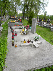 grób ofiar mordu